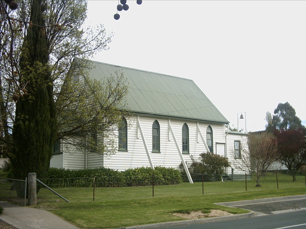 St Pauls Yarra Glen side view